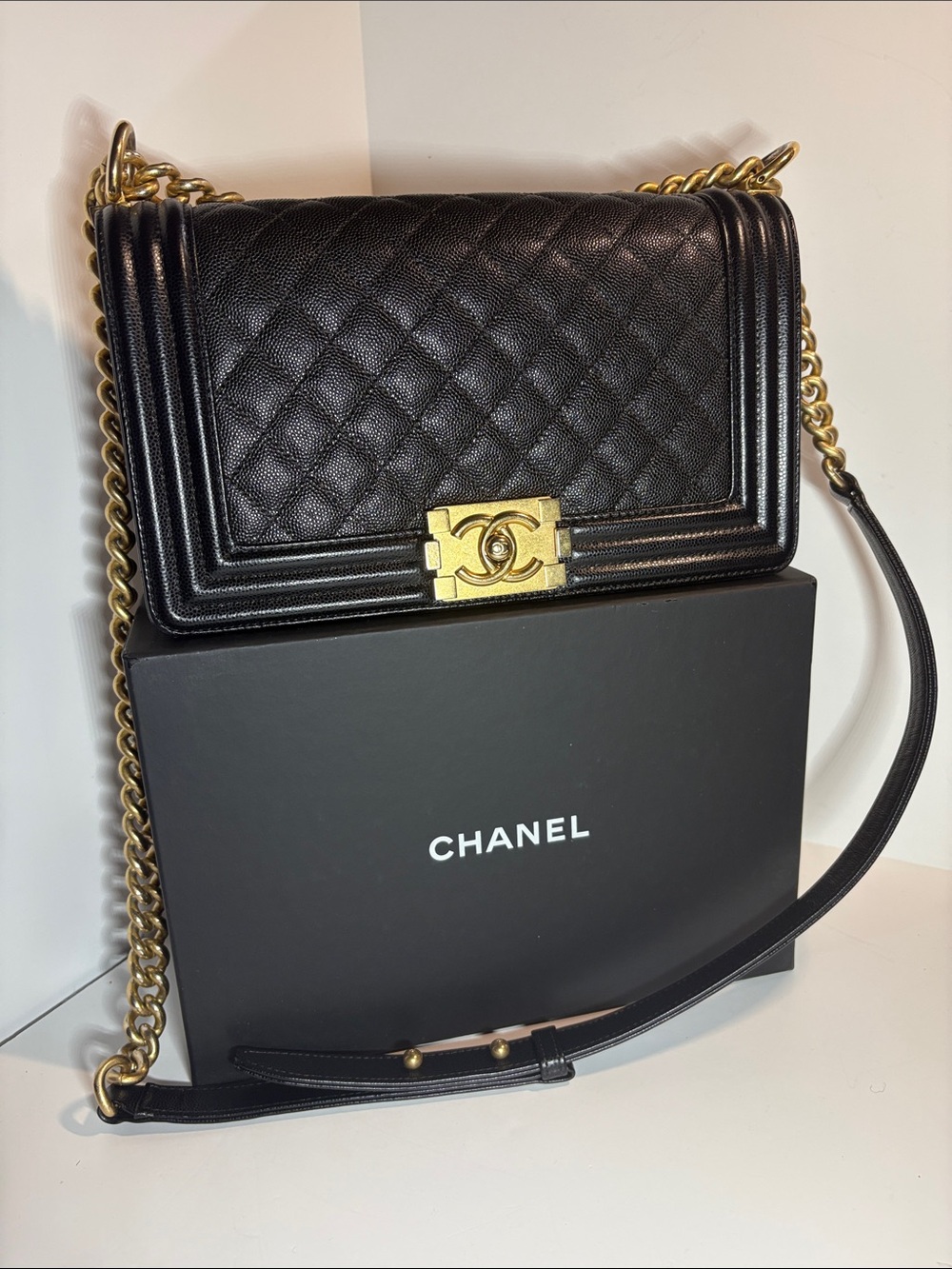 CHANEL carviar Black Quilted Leather Boy Flap Shoulder Bag with Gold Hardware